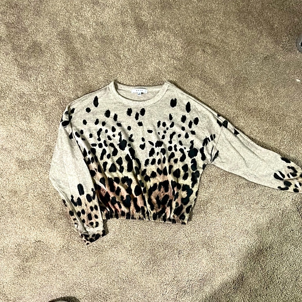 Leopard print sweater /top